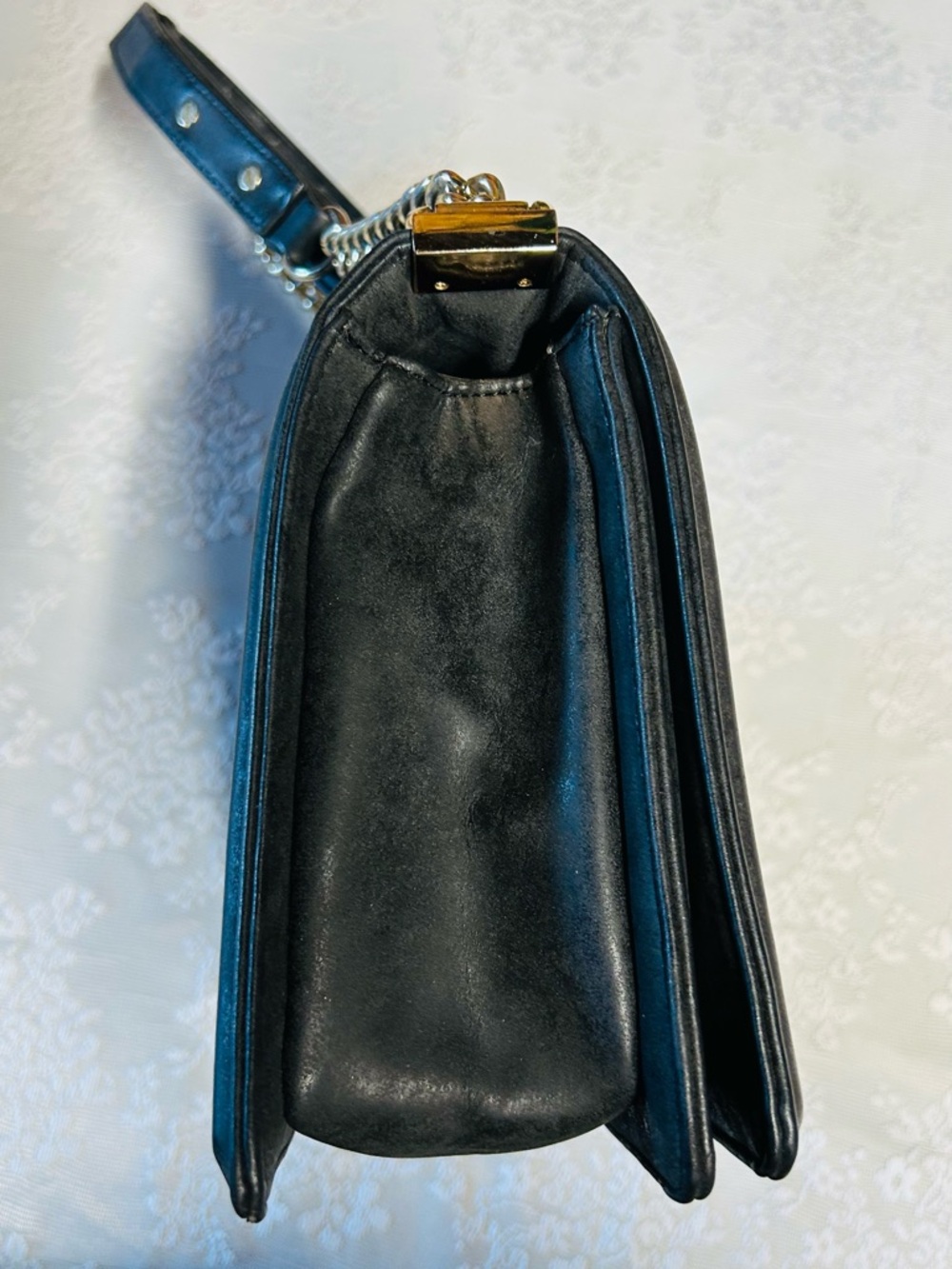 BCBG Black Quilted Shoulder Bag with Gold Chain - Picture 4 of 9